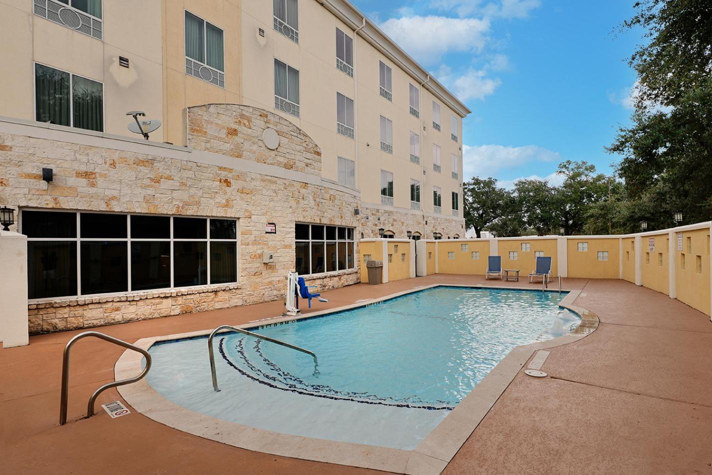 Holiday Inn Express & Suites Houston Northwest-Brookhollow By Ihg Esterno foto